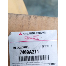 7400A211 MITSUBISHI Молдинг водослива левый